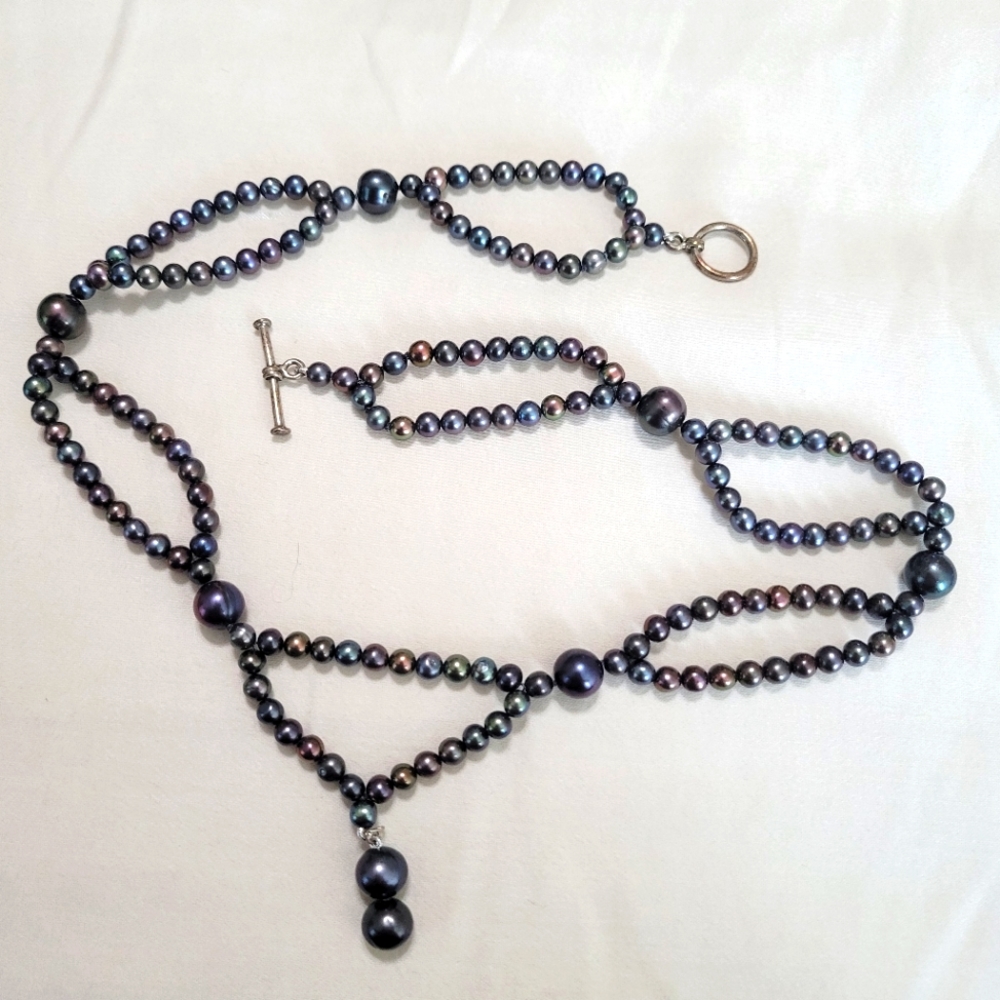 Black pearl necklace